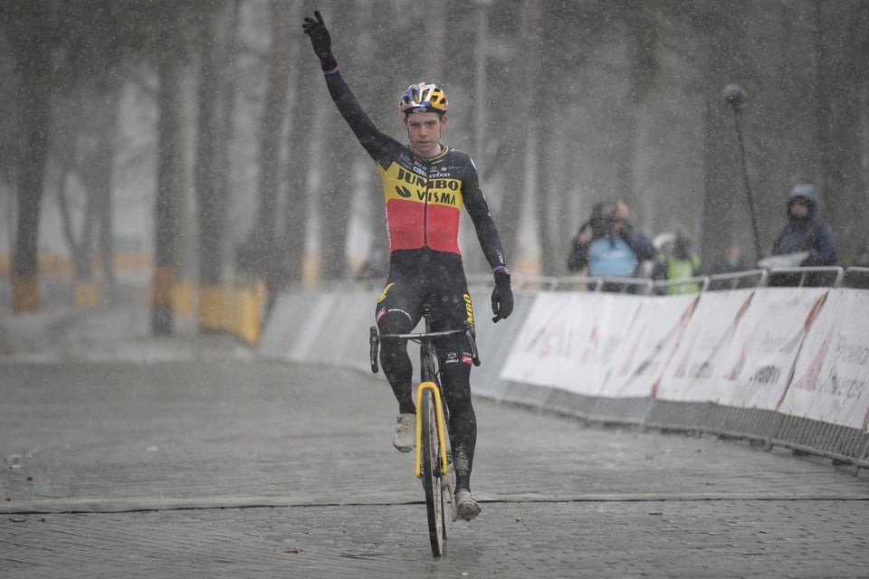 Wout Van Aert Wint Met Zilvermeercross In Mol Eerste Keer Oo Het Belang Van Limburg Mobile