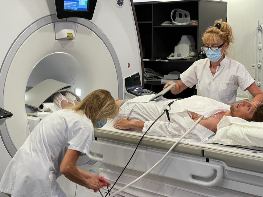 In een ziekenhuis in het Franse Nice werd van de amateurwielrenners een MRI-scan genomen.