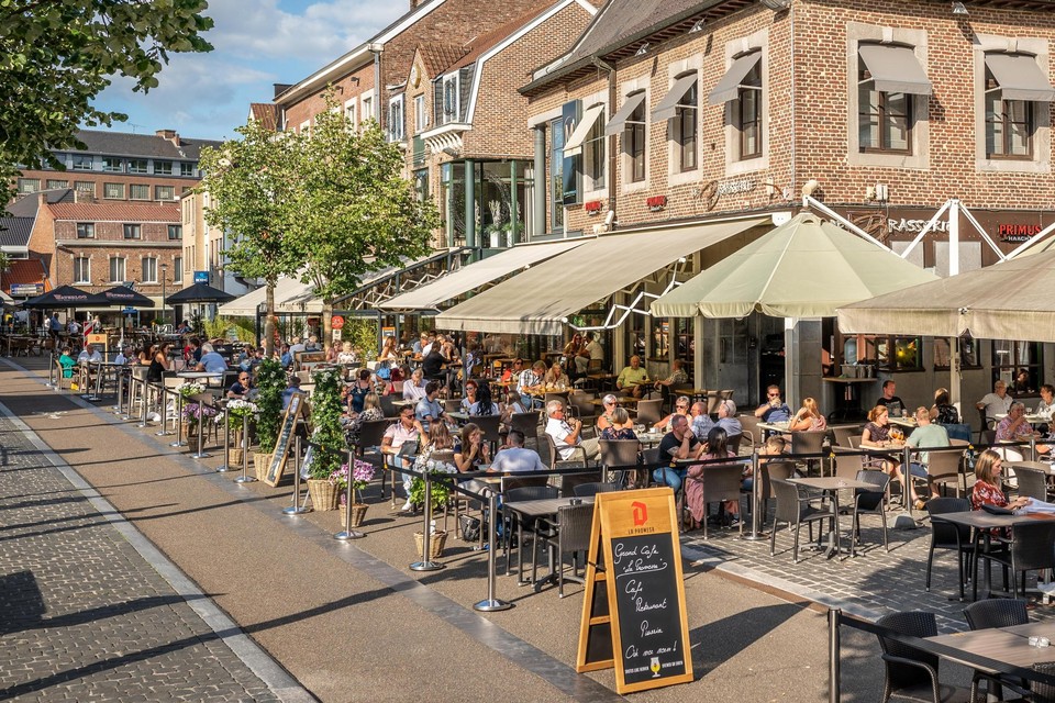 De buitenruimte van cafés en restaurants in Bilzen wordt dit weekend verruimd en omgetoverd tot één groot terras.  