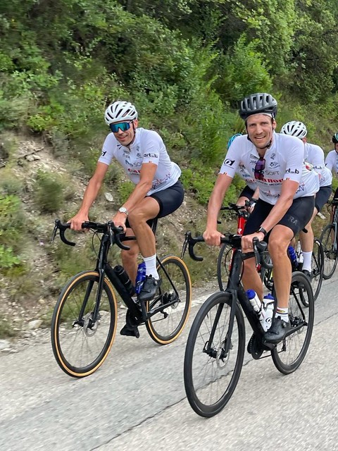 De amateurwielrenners trokken voor het onderzoek naar het Franse Nice waar ze een voormalige Tourrit van 175 kilometer en 3.600 hoogtemeters voorgeschoteld kregen.