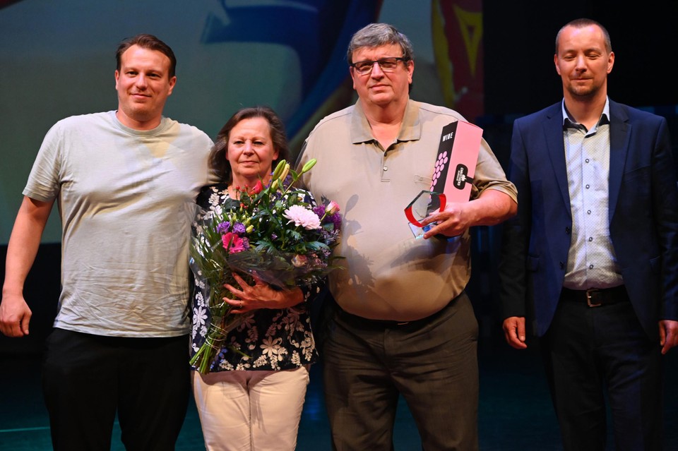 Alex Jacobs (derde van links) kreeg een lifetime achievement award. 