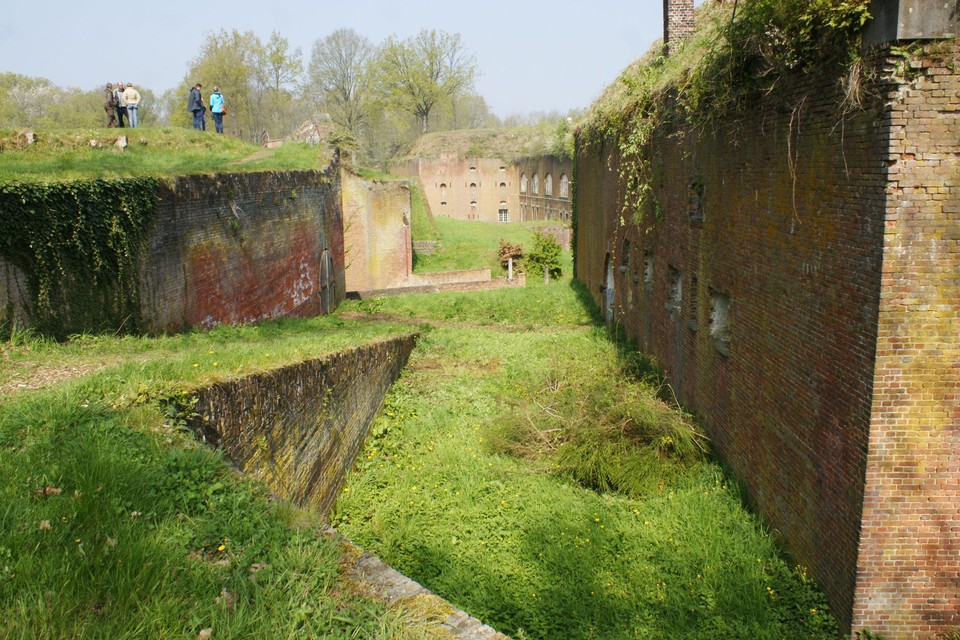 De natuurbegraafplaats komt in het groen in de buurt van de citadel.