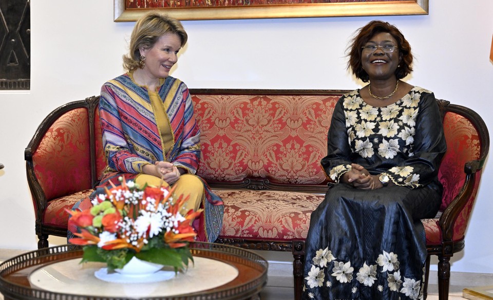 Koningin Mathilde met de Ivoriaanse minister van Planning en Ontwikkeling Kaba Nialé.