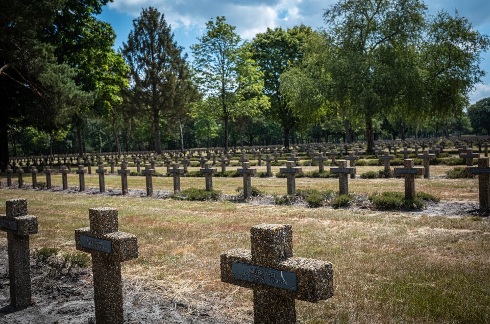 Soldaat S2RM krijgt een laatste rustplek op de militaire begraafplaats van Lommel. 