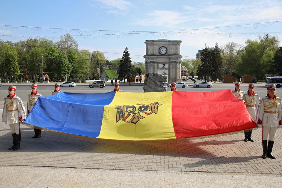 De vlag wordt geëerd in hoofdstad Chisinau  