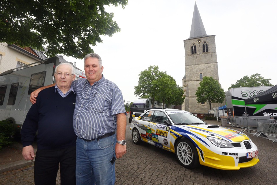 Vader Phil en zoon Danny Nijs, samen 120 jaar oud, maken vandaag hun comeback op het Kerkplein in Bocholt. Inzet: het duo bij hun laatste wedstrijden samen, de Sezoensrally van 1995.
