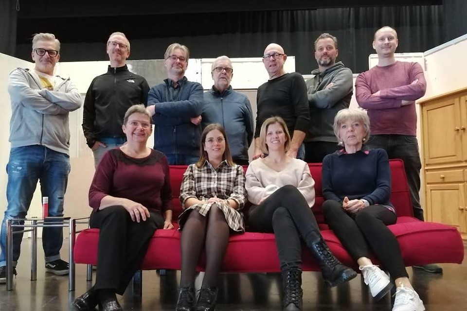 Toneelgroep Crescendo uit Viversel met regisseur Davy Bikkems (uiterst links).  