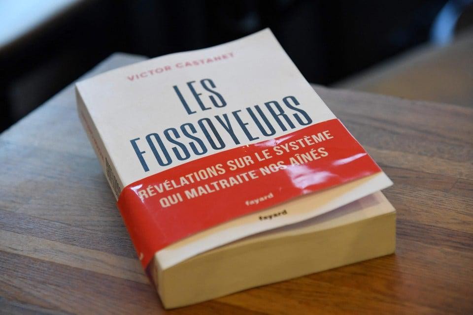 Het boek Les Fossoyeurs veroorzaakte veel ophef in Frankrijk. — © AFP