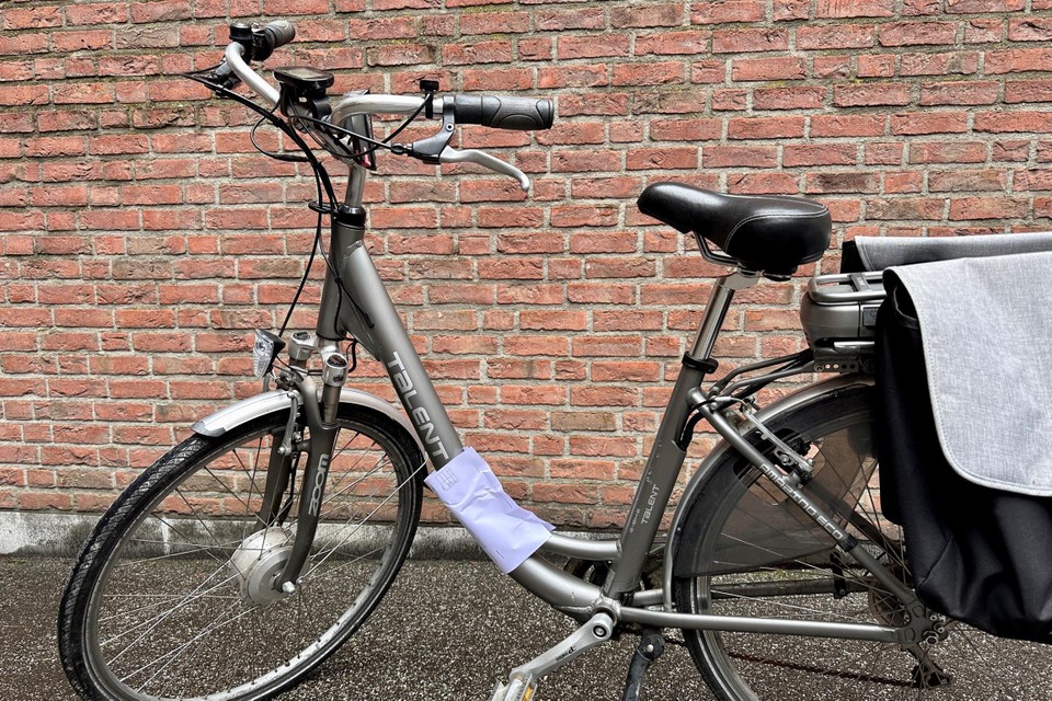 De eigenaar van deze fiets mag contact opnemen met politie Carma.