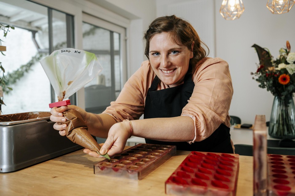 De chocolaatjes van ‘Sien Pralien’ worden gemaakt in de woonkamer van Sien Willemans uit Genk.
