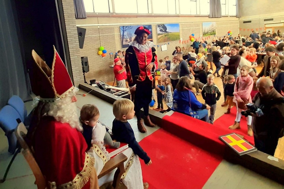 De gemeente organiseert dit jaar opnieuw een groot Sinterklaasfeest in zaal De Bammerd. 