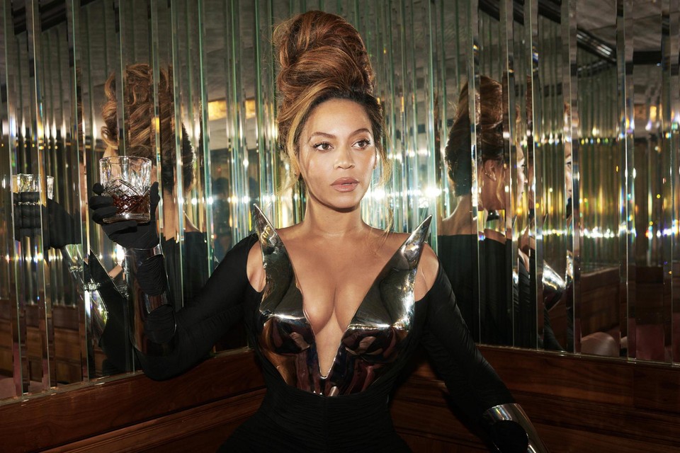 Opnieuw klinkt het nieuwe album van Beyonce drastisch anders, dat gaf de single Break My Soul al prijs. Queen B goes house 