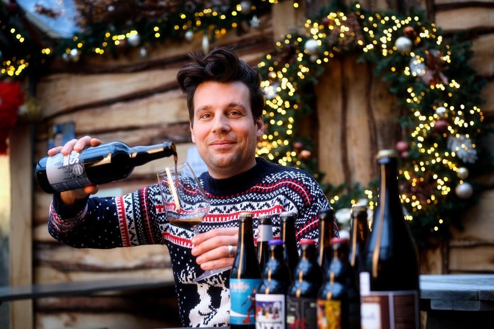 Biersommelier Maarten van Leeuwaarden proeft tien Limburgse winterbieren: voor de feesttafel of om cadeau te geven. 