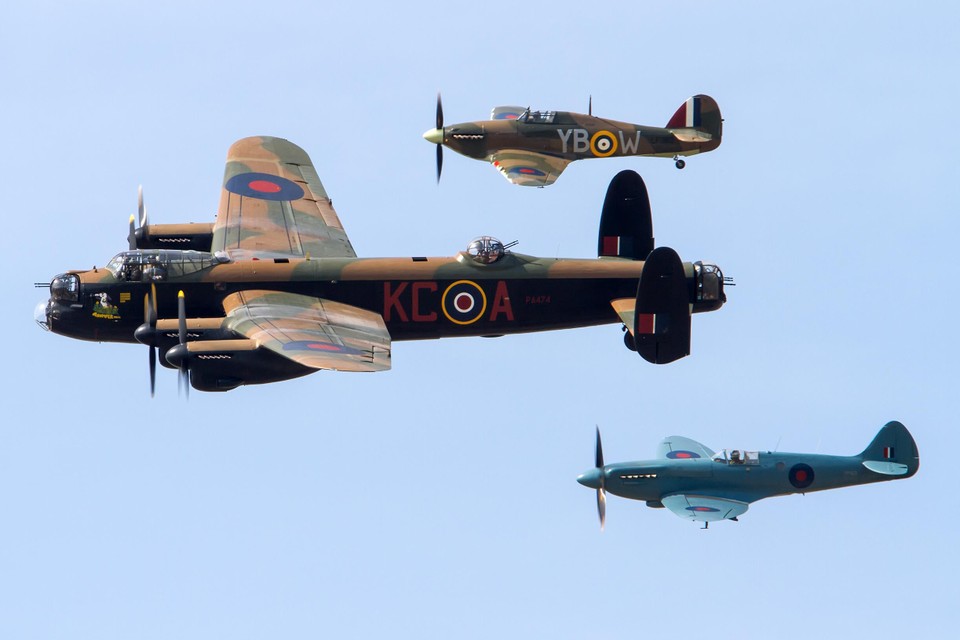 De Lancaster zal vergezeld worden door de twee eveneens bijzondere jagers uit de BBMF-collectie, de Supermarine Spitfire en de Hawker Hurricane.