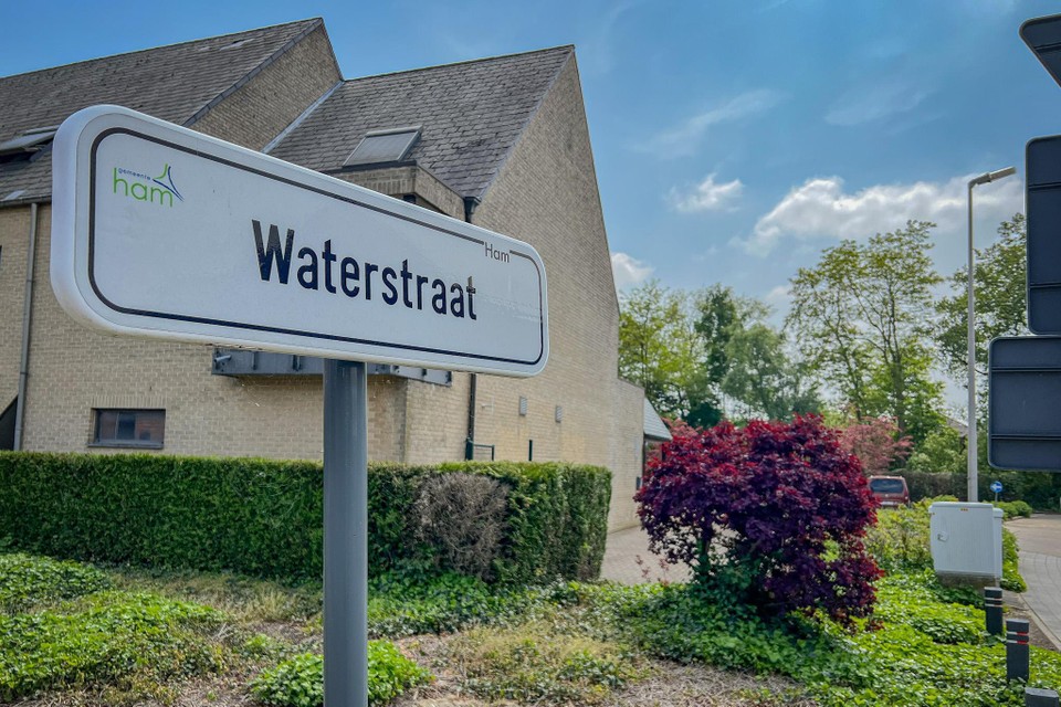 De gemeente Ham heeft voor de Waterstraat de nieuwe naam Bronstraat voorgesteld.
