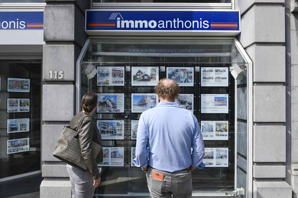 Steeds meer Limburgers wonen alleen, een nieuwe uitdaging voor de huizenmarkt. 