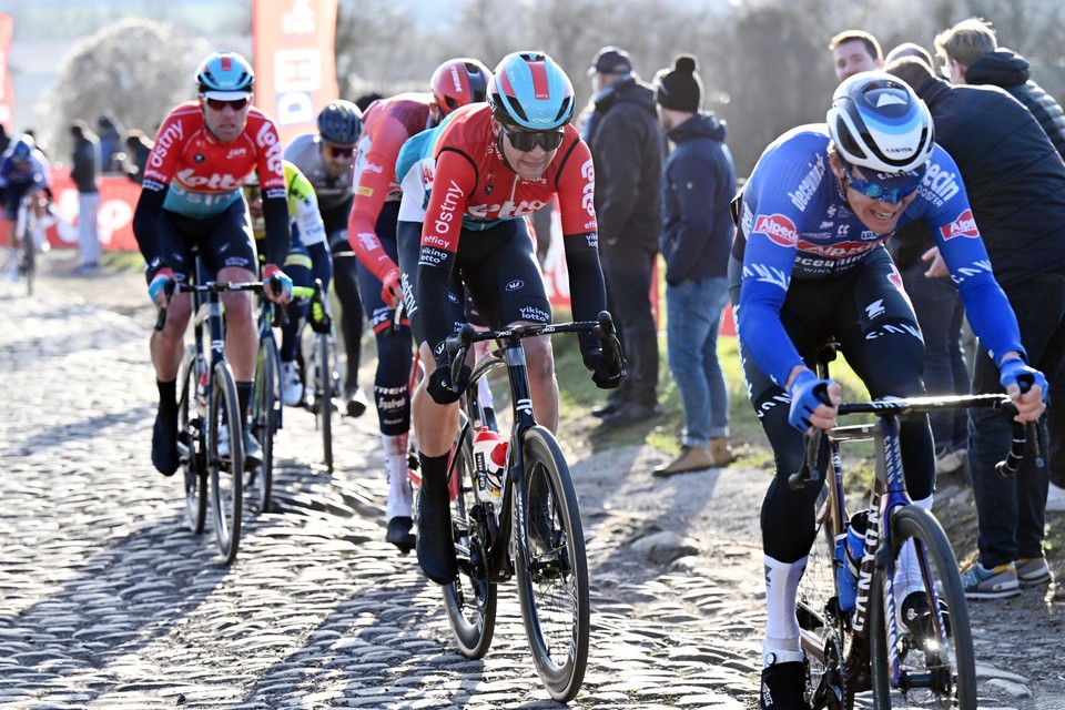 Florian Vermeersch blijft onlosmakelijk verbonden aan de Parijs-Roubaix van twee jaar geleden toen de Italiaan Sonny Colbrelli won voor Vermeersch en Mathieu van der Poel. “Het zorgt voor een steeds groter verwachtingspatroon, maar daar laat ik me niet door opjagen.”