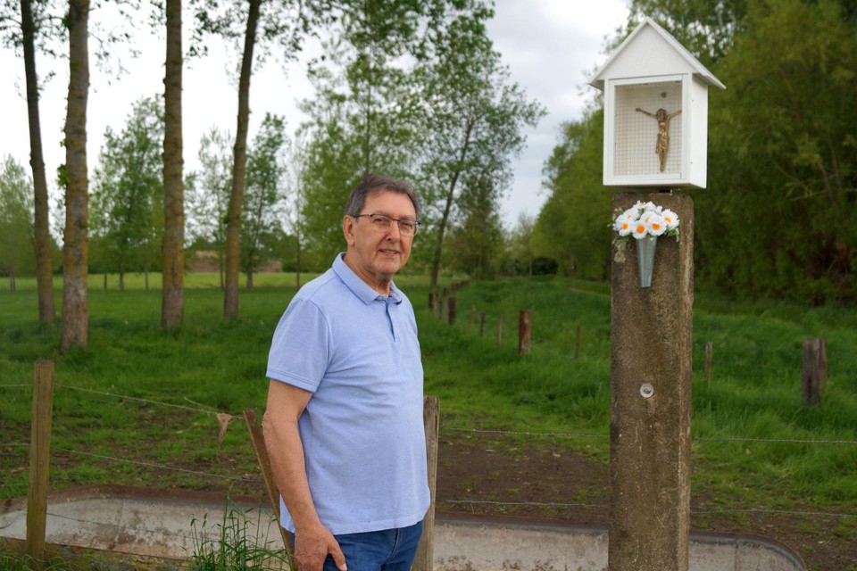 Michel Mathei plaatste een nieuw kruiskapelletje aan Biesenbrouck in Horpmaal.