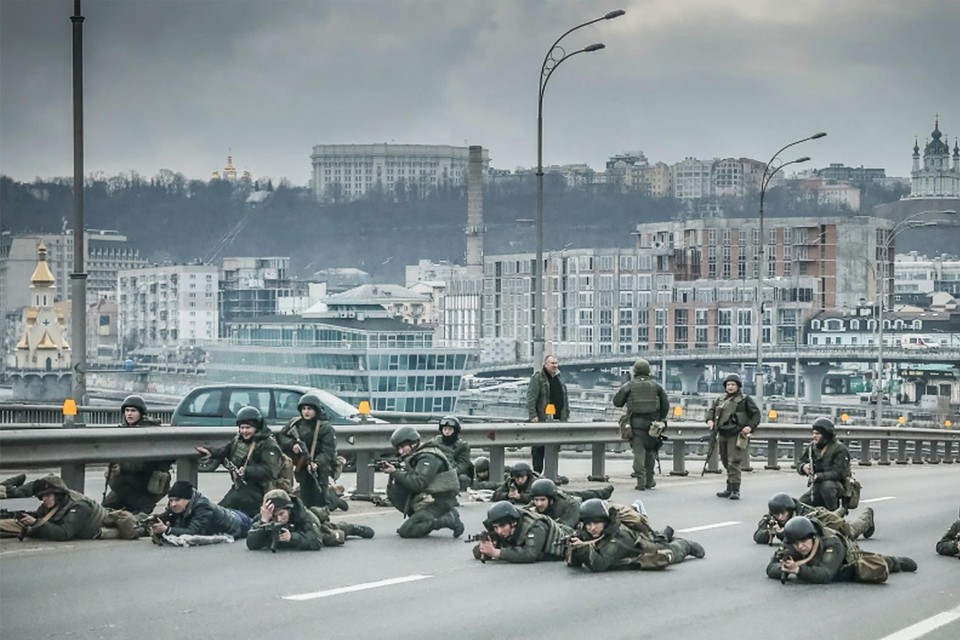 Het Oekraïense leger op wacht in Kiev. 