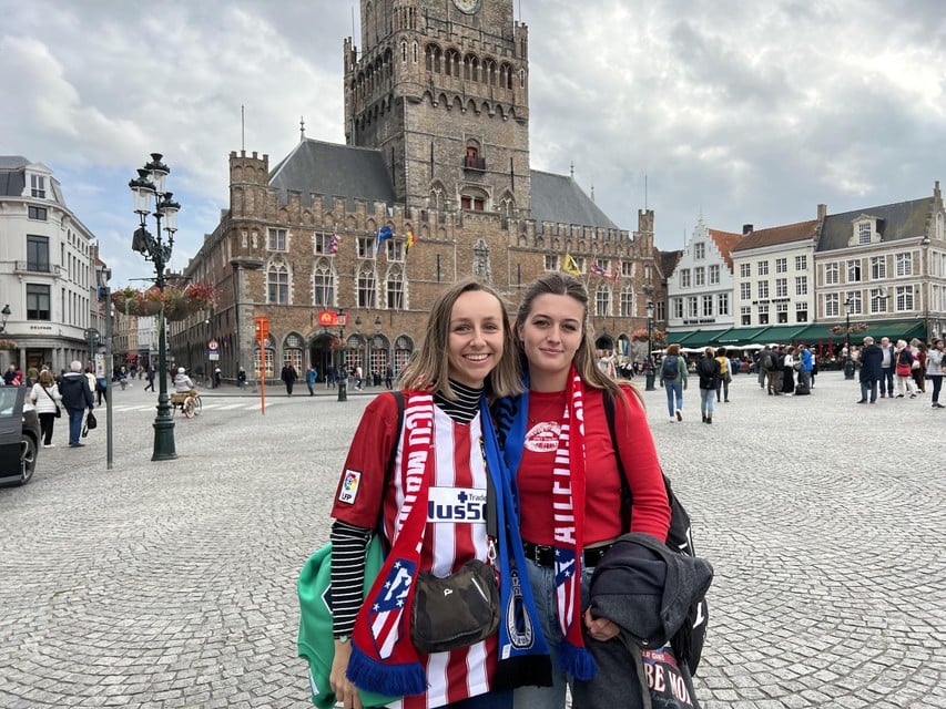 Nuria en Alba zitten op Erasmus in Luik, maar kwamen voor de match naar Brugge. 