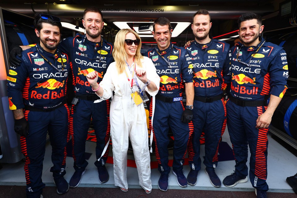 Kylie Minogue amuseerde zich in de Red Bull-paddock.
