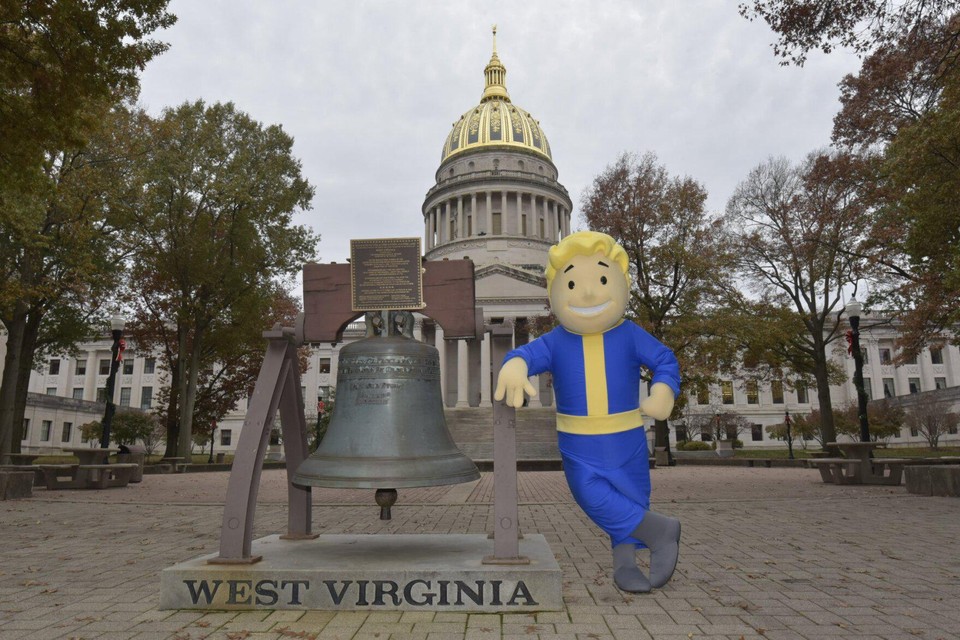 De mascotte uit de game Fallout 76 in West-Virginia. De toeristische dienst van de Amerikaanse staat heeft een aanbod uitgewerkt voor gametoeristen.
