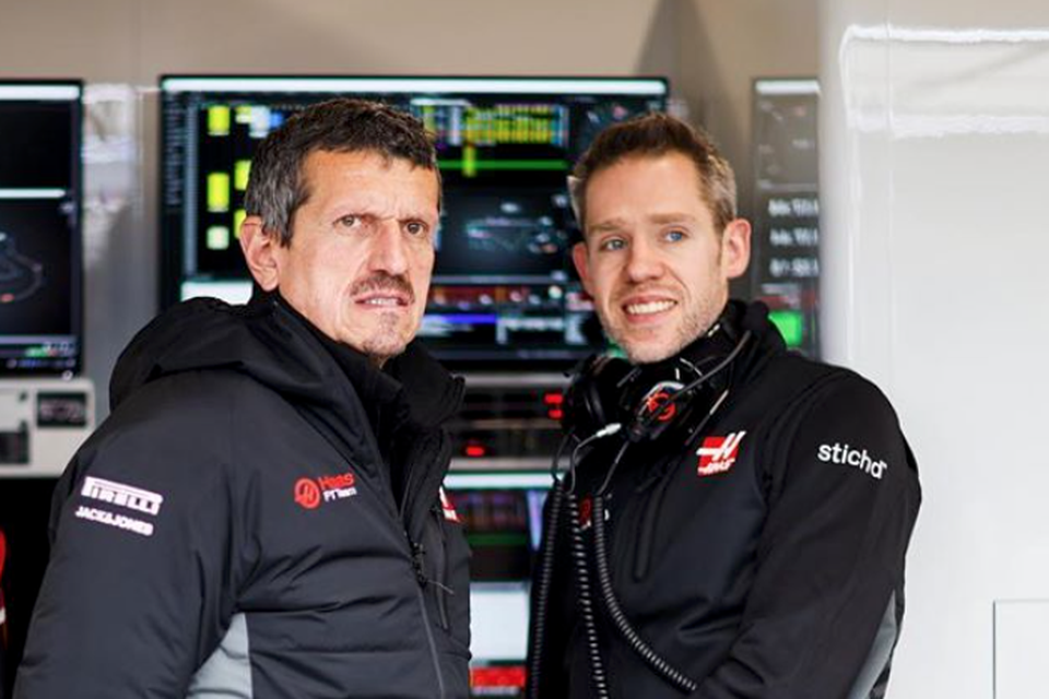 Haas F1-teambaas Guenther Steiner (links)