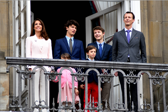 Prins Joachim (rechts, prinses Marie (links) en de vier kinderen.  
