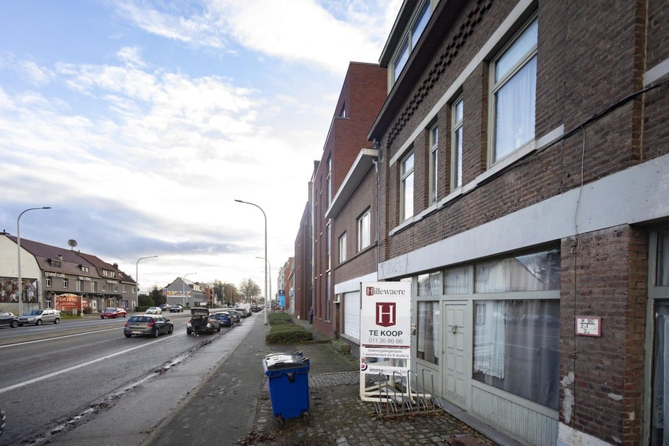 De meeste verwaarloosde woningen vallen het best op langs de Rijksweg in Maasmechelen, omdat langs deze straat een grotere passage is.