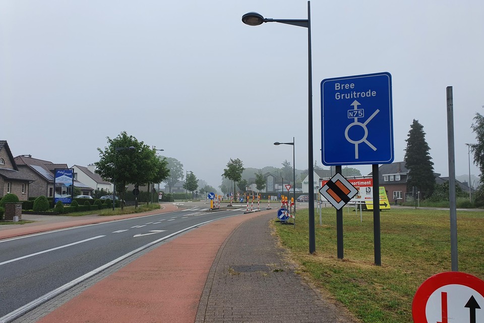 Op de ovonde op de Weg naar Bree in Meeuwen geldt er de komende twee weken eenrichtingsverkeer.  