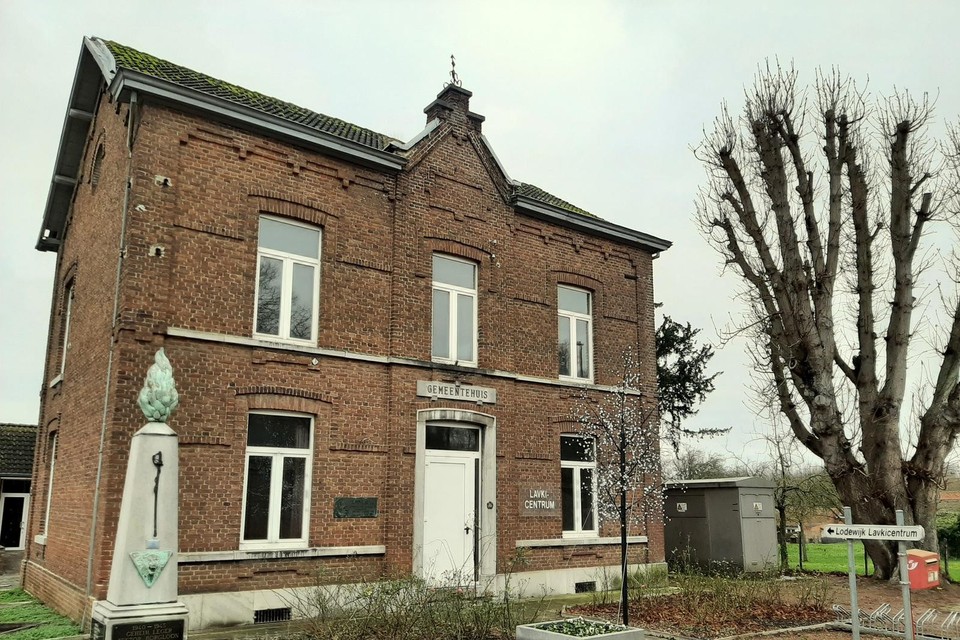 Het voormalige buurthuis in Heks wordt binnenkort openbaar verkocht. 