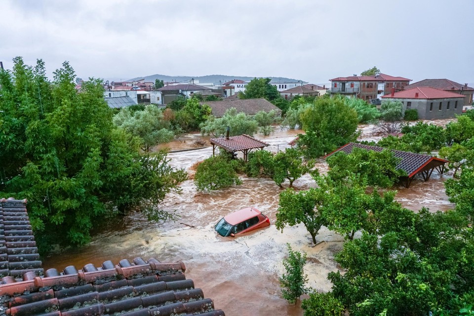 Onder meer de stad Volos werd dinsdag zwaar getroffen