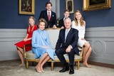 thumbnail: De koning en zijn gezin: koningin Mathilde (47) en zijn kinderen. Van links naar rechts: prinses Eleonore, prins Gabriel, prins Emmanuel en kroonprinses Elisabeth.