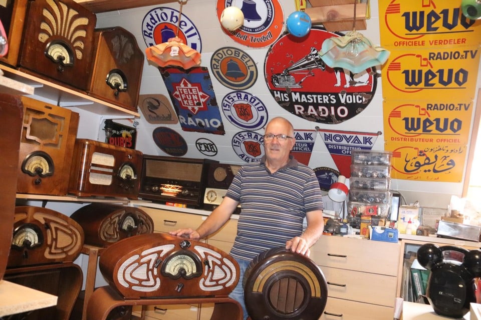 Luc Claes bezit zelf een uitgebreide collectie oude radio’s en aanverwante.  