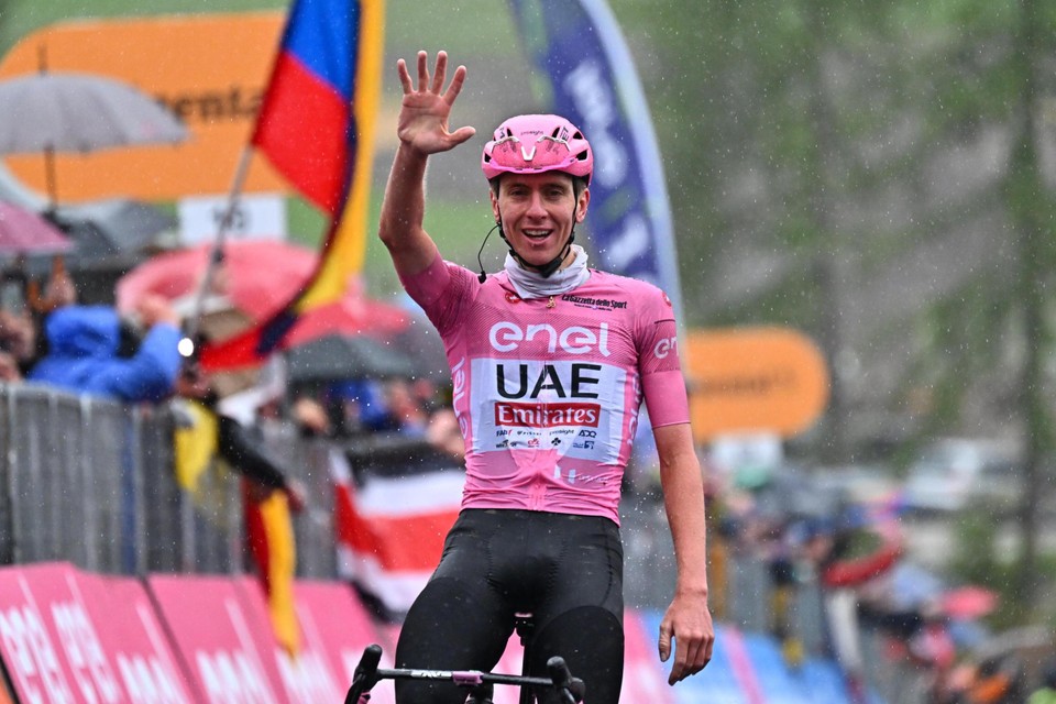 Ritzege nummer vijf is binnen voor Tadej Pogacar in de Giro.