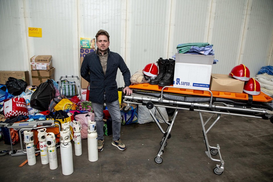 Kris Beckers, ereconsul van Oekraïne in Hoepertingen, heet een grote loods waar hij spullen verzamelt.  