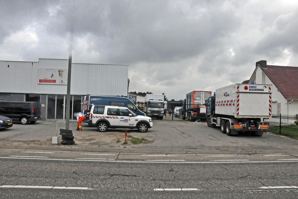 In de gehuurde bedrijfsloods op de Hamonterweg werd een omvangrijk drugslabo ontmanteld. 