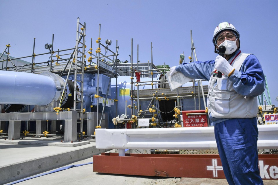 Japan wil miljoenen liter koelwater van de kerncentrale in Fukushima in de Stille Oceaan lozen.