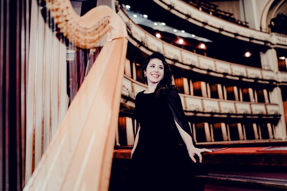 50 miljoen kijkers voor het Weense Nieuwjaarsconcert, dat schrikt Peerse harpiste Anneleen Lenaerts niet meer af. “Toch heb ik gezonde zenuwen.” 