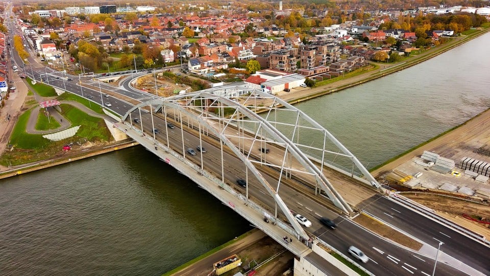 De verkeerslichten aan beide zijden van de Kempische brug in Hasselt zijn vandaag al intelligente lichten.