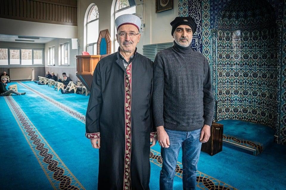 Links imam Idris van de Selimiye moskee in Heusden-Zolder.